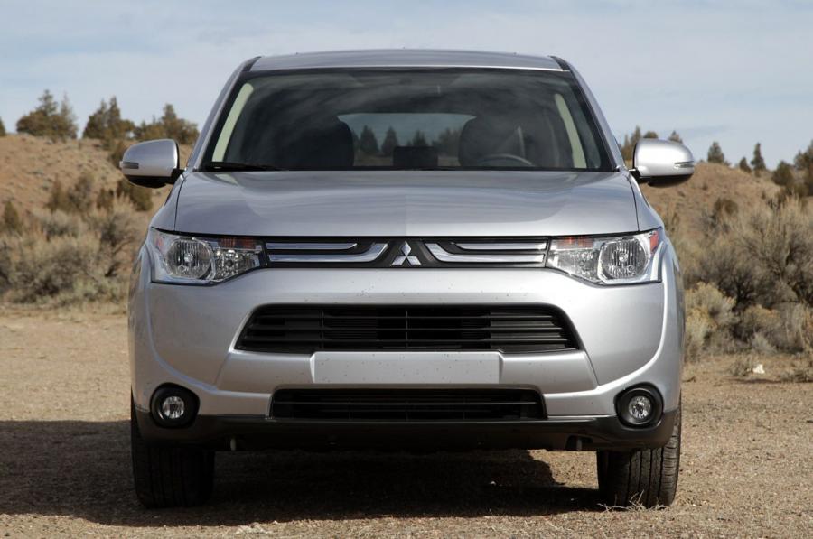  Mitsubishi Outlander 2014 года  (фото 5 из 136)